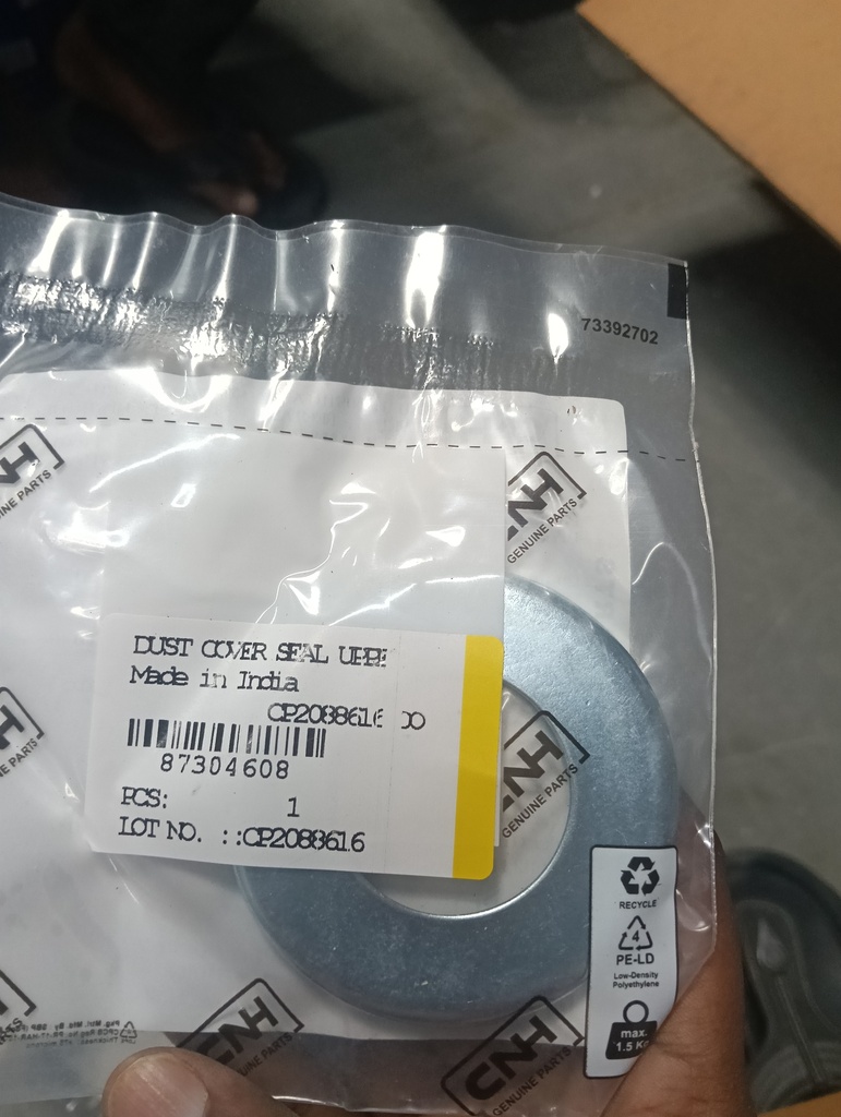 87304608-DUST COVER SEAL UPPER